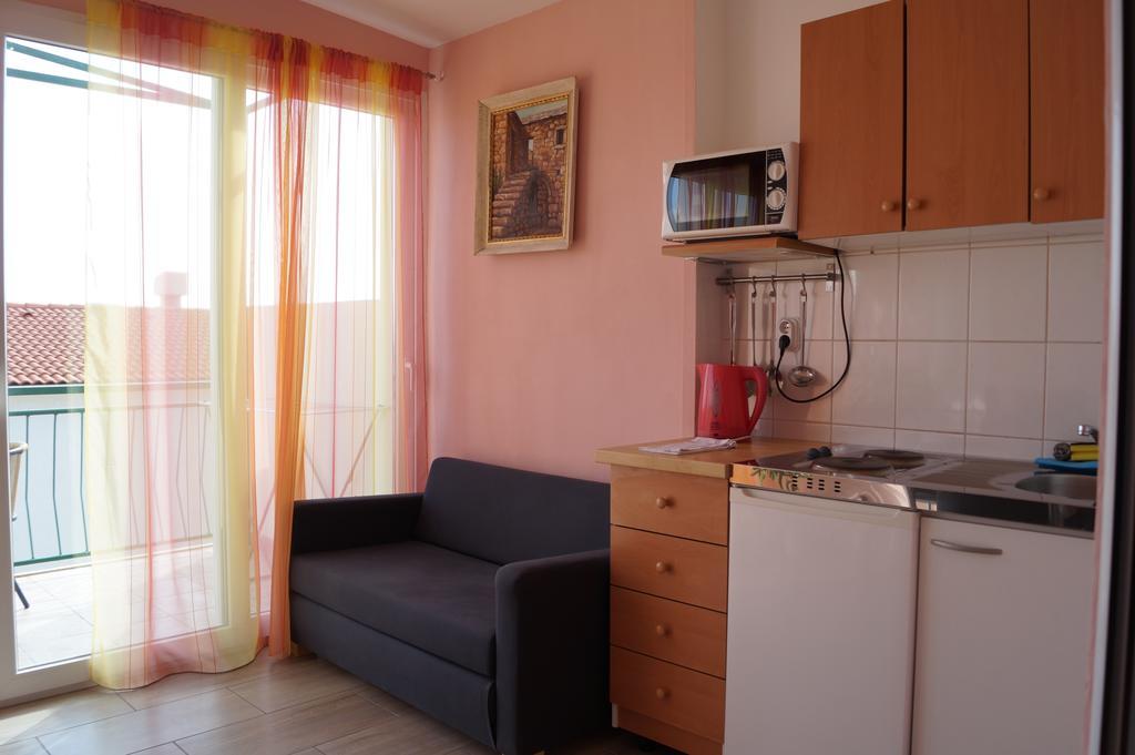 Apartments Mario With Private Parking Makarska Eksteriør billede