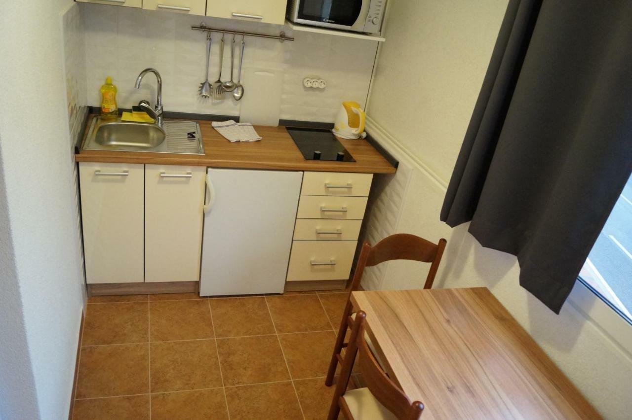 Apartments Mario With Private Parking Makarska Eksteriør billede